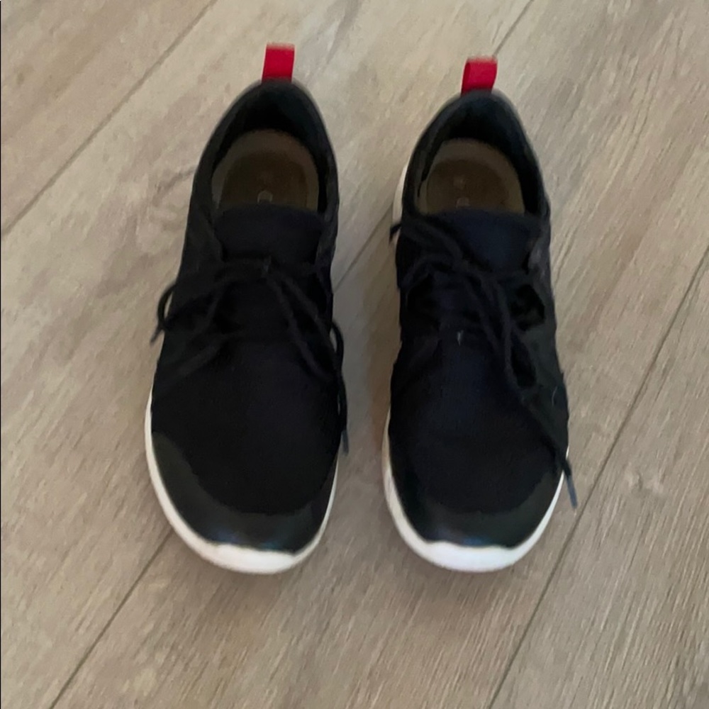 Vionic Sneakers - Picture 3 of 8